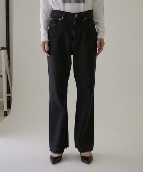 SALON adam et rope'（サロン アダム エ ロペ）の「【追加】COTTON USAセミフレアデニム2（デニムパンツ・レディース・ブルー系その他6/チャコールグレー・X-SMALL/S/M）」の3枚目の写真