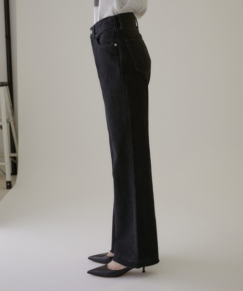 SALON adam et rope'（サロン アダム エ ロペ）の「【追加】COTTON USAセミフレアデニム2（デニムパンツ・レディース・ブルー系その他6/チャコールグレー・X-SMALL/S/M）」の4枚目の写真