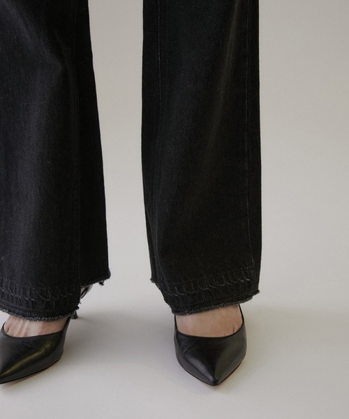 SALON adam et rope'（サロン アダム エ ロペ）の「【追加】COTTON USAセミフレアデニム2（デニムパンツ・レディース・ブルー系その他6/チャコールグレー・X-SMALL/S/M）」の8枚目の写真