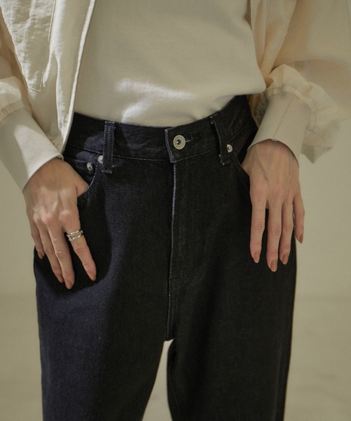 SALON adam et rope'（サロン アダム エ ロペ）の「【追加】COTTON USAセミフレアデニム2（デニムパンツ・レディース・ブルー系その他6/チャコールグレー・X-SMALL/S/M）」の15枚目の写真