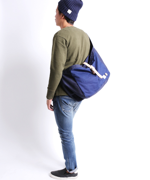Denime(ドゥニーム)の「NOMAD×Denime NEWS PAPER BAG/ノマド×ドゥニーム ニュースペーパーバッグ(メッセンジャーバッグ・メンズ・ネイビー・FREE)」の3枚目の写真