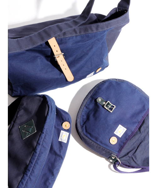 Denime(ドゥニーム)の「NOMAD×Denime NEWS PAPER BAG/ノマド×ドゥニーム ニュースペーパーバッグ(メッセンジャーバッグ・メンズ・ネイビー・FREE)」の9枚目の写真