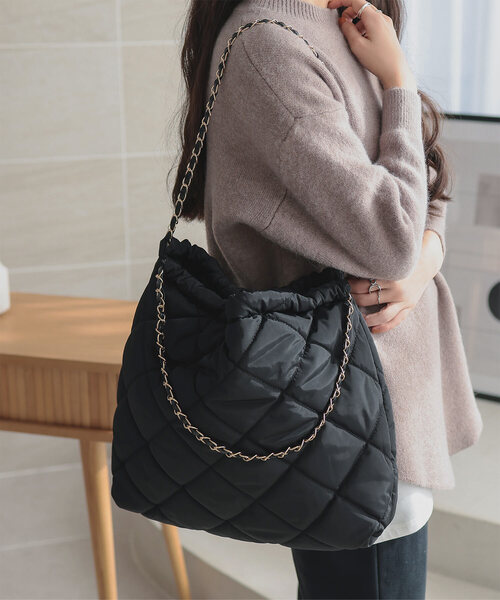 KOBE LETTUCE（コウベレタス）の「ポーチ付き キルティングトートバッグ（トートバッグ・レディース・ブラック/ベージュ/オフホワイト・FREE）」の3枚目の写真