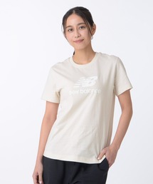 Sport Essentials Stacked Logo ショートスリーブTシャツ