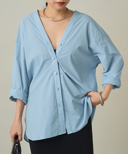 【Loungedress】パールVブラウス LOUNGEDRESS（ラウンジドレス）の「パールVブラウス（シャツ