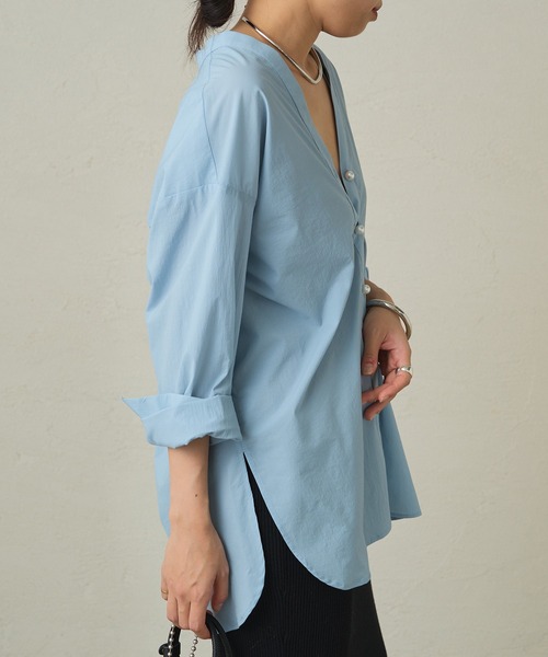 【Loungedress】パールVブラウス LOUNGEDRESS（ラウンジドレス）の「パールVブラウス（シャツ
