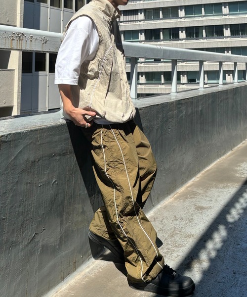 CREARE -LINO-（クレアーレリノ）の「パイピング ナイロン ルーズ パンツ<ユニセックス>（その他パンツ・メンズ・ブラック/カーキ/グレー・M/L）」の12枚目の写真