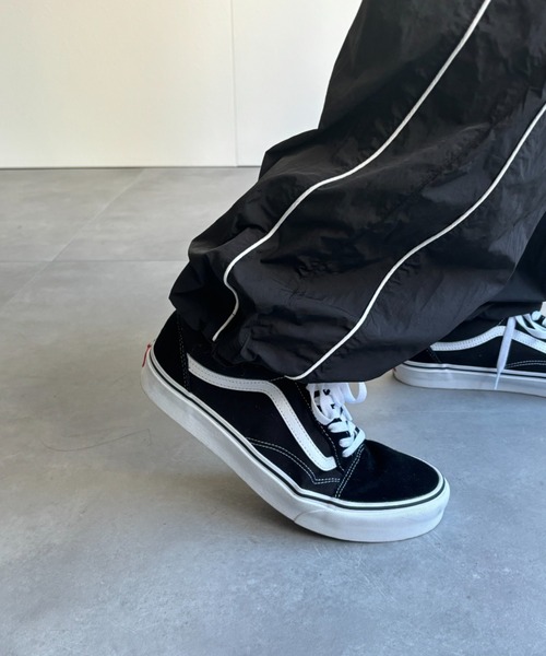 CREARE -LINO-（クレアーレリノ）の「パイピング ナイロン ルーズ パンツ<ユニセックス>（その他パンツ・メンズ・ブラック/カーキ/グレー・M/L）」の10枚目の写真