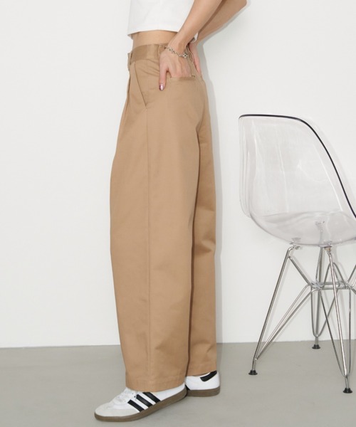 Auntie Rosa Holiday（アンティローザホリデー）の「チノ2タックワイドストレートパンツ（チノパンツ・レディース・ネイビー/キャメル/ブラック・マルチサイズ）」の10枚目の写真