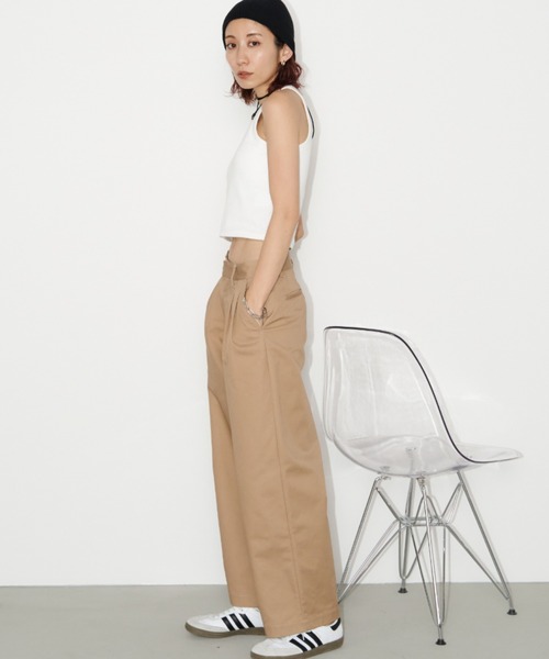Auntie Rosa Holiday（アンティローザホリデー）の「チノ2タックワイドストレートパンツ（チノパンツ・レディース・ネイビー/キャメル/ブラック・マルチサイズ）」の15枚目の写真