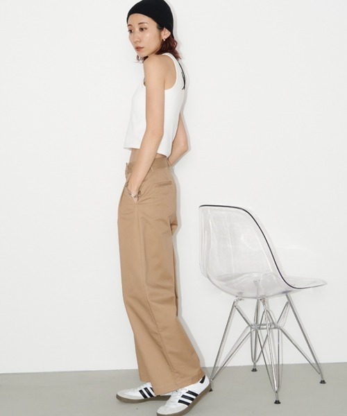 Auntie Rosa Holiday（アンティローザホリデー）の「チノ2タックワイドストレートパンツ（チノパンツ・レディース・ネイビー/キャメル/ブラック・マルチサイズ）」の16枚目の写真