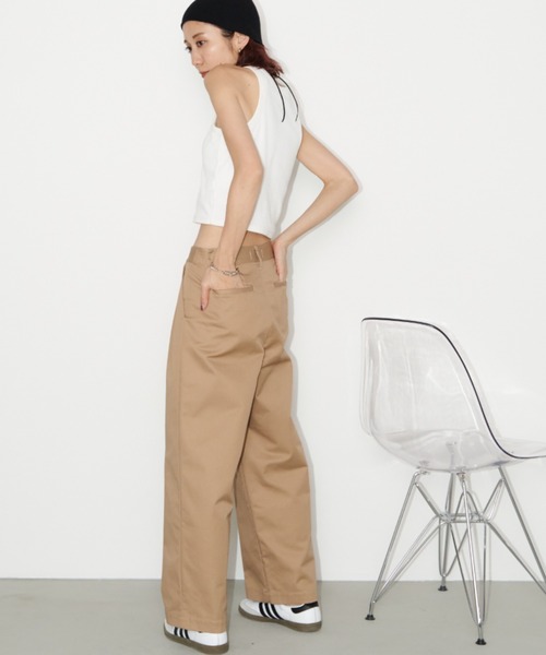 Auntie Rosa Holiday（アンティローザホリデー）の「チノ2タックワイドストレートパンツ（チノパンツ・レディース・ネイビー/キャメル/ブラック・マルチサイズ）」の17枚目の写真