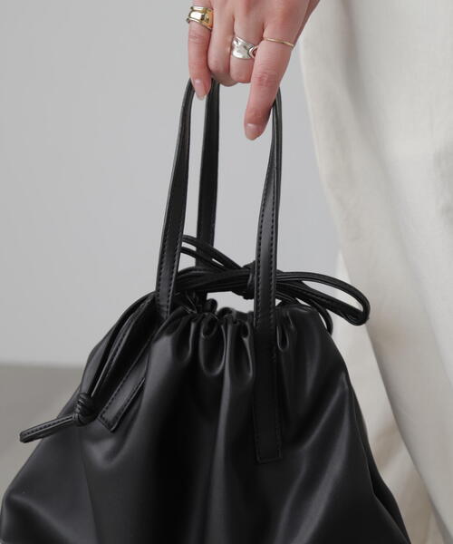 FREE'S MART(フリーズマート)の「◆テープ巾着バッグ(ハンドバッグ・レディース・ブラック/ベージュ・フリ-)」の6枚目の写真