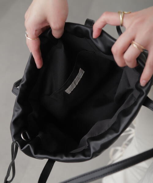 FREE'S MART(フリーズマート)の「◆テープ巾着バッグ(ハンドバッグ・レディース・ブラック/ベージュ・フリ-)」の8枚目の写真