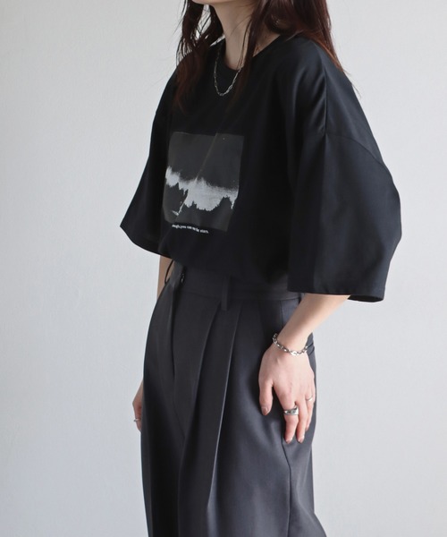 COURO（コウロ）の「HAL×COURO ランドスケープフォトプリントTシャツ（Tシャツ/カットソー・レディース・ブラック/オフホワイト/グレー・FREE）」の9枚目の写真