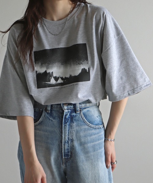 COURO（コウロ）の「HAL×COURO ランドスケープフォトプリントTシャツ（Tシャツ/カットソー・レディース・ブラック/オフホワイト/グレー・FREE）」の12枚目の写真