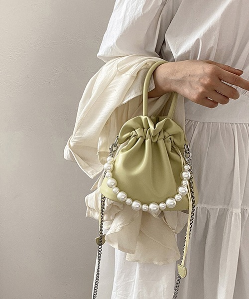 gossip！ロサンゼルス（ゴシップロサンゼルス）の「2WAY巾着チェーンショルダークラッチパーティーバッグ　結婚式バッグ（ショルダーバッグ・レディース・カーキ/ホワイト/ライトイエロー/ブラック・FREE）」の4枚目の写真