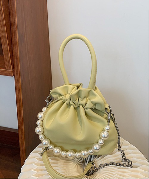 gossip！ロサンゼルス（ゴシップロサンゼルス）の「2WAY巾着チェーンショルダークラッチパーティーバッグ　結婚式バッグ（ショルダーバッグ・レディース・カーキ/ホワイト/ライトイエロー/ブラック・FREE）」の12枚目の写真