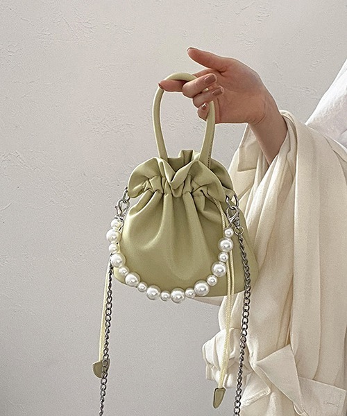 gossip！ロサンゼルス（ゴシップロサンゼルス）の「2WAY巾着チェーンショルダークラッチパーティーバッグ　結婚式バッグ（ショルダーバッグ・レディース・カーキ/ホワイト/ライトイエロー/ブラック・FREE）」の5枚目の写真