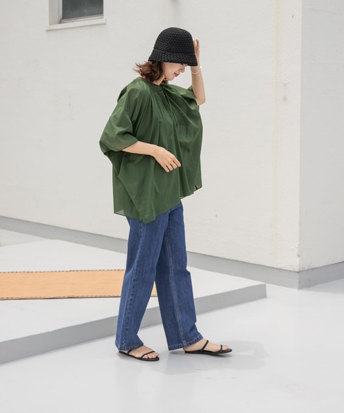 URBAN RESEARCH DOORS（アーバンリサーチドアーズ）の「コットンボイルロールアップスリーブブラウス（シャツ/ブラウス・レディース・グリーン/ネイビー/グレー系その他/オフホワイト・MEDIUM）」の9枚目の写真