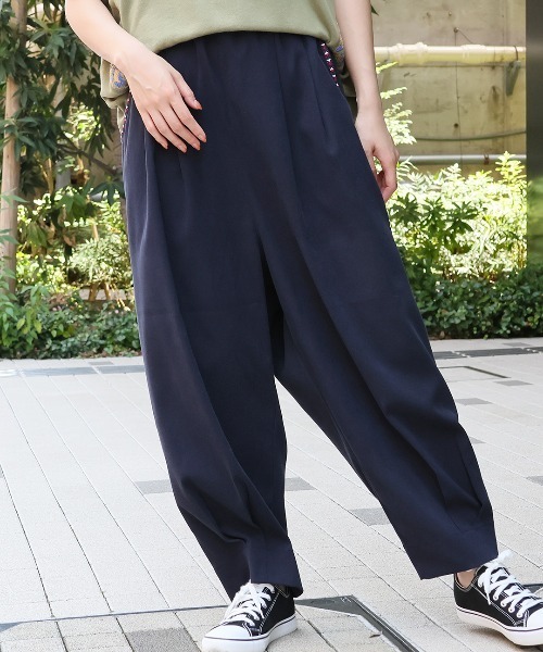 チチカカ（チチカカ）の「ピーチスキンエッグタックパンツ【大きいサイズ】（その他パンツ・レディース・アイボリー/カーキ/ネイビー/ベージュ・3L）」の4枚目の写真