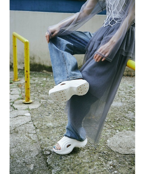 duei(デュイ)の「EVAプラットフォームサンダル(サンダル・レディース・ホワイト/ブラック・SMALL/MEDIUM/LARGE)」の8枚目の写真