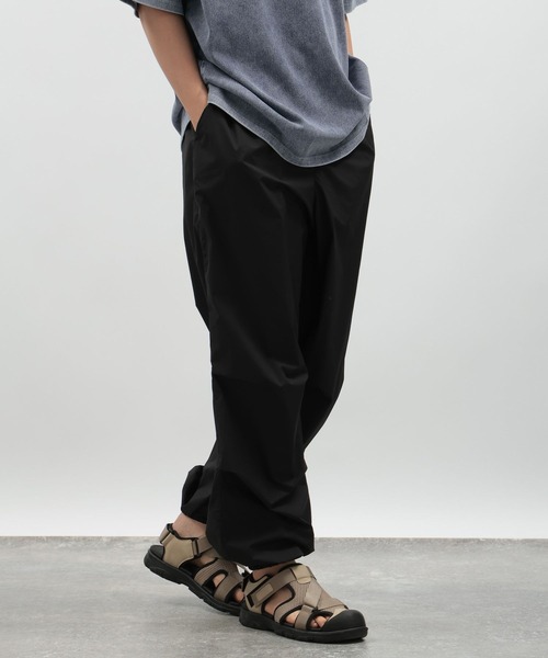 LAKOLE(ラコレ)の「さらさらナイロンEASYパンツ / 133140(その他パンツ・メンズ・ブラック/ライトグレー/キャメル・X-LARGE/MEDIUM/LARGE)」の2枚目の写真