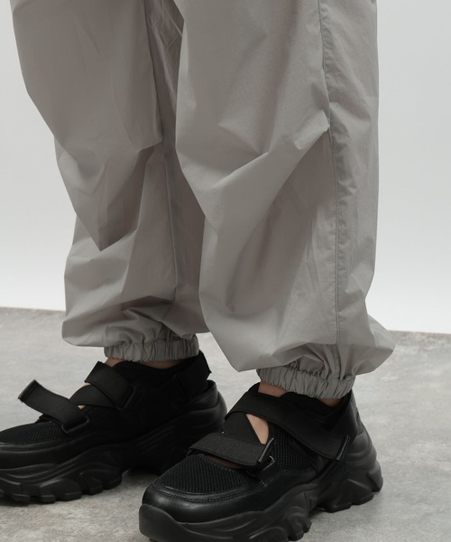 LAKOLE(ラコレ)の「さらさらナイロンEASYパンツ / 133140(その他パンツ・メンズ・ブラック/ライトグレー/キャメル・X-LARGE/MEDIUM/LARGE)」の17枚目の写真