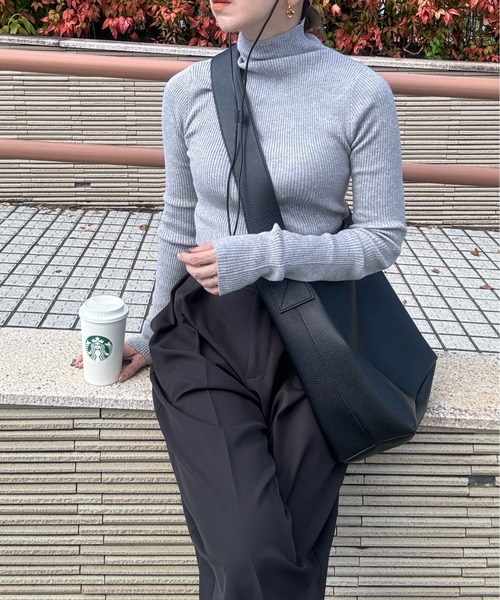 y/m by misato（イムバイミサト）の「サムホールリブプチハイネックトップス（ニット/セーター・レディース・アイボリー/ブラック/杢グレー/オレンジ・FREE）」の3枚目の写真