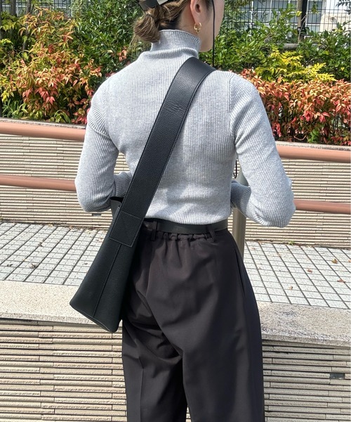 y/m by misato（イムバイミサト）の「サムホールリブプチハイネックトップス（ニット/セーター・レディース・アイボリー/ブラック/杢グレー/オレンジ・FREE）」の5枚目の写真