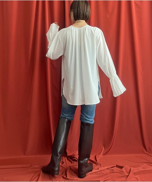 LHELBIE（レルビエ）の「プリーツカフス2WAYシャツ（シャツ/ブラウス・レディース・ブラック/オフホワイト・M）」の19枚目の写真