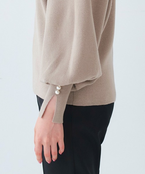 RUIRUE BOUTIQUE(ルイルエブティック)の「洗える | 選べるデザイン パールボタン アンチピリング ニット(袖口パール) | 長袖 トップス 体型カバー ボリューム袖 オフィスカジュアル 通勤服 お手入れ簡単 プルオーバー セーター(ニット/セーター・レディース・アイボリー/ブラック/グレイッシュベージュ・L/M)」の12枚目の写真