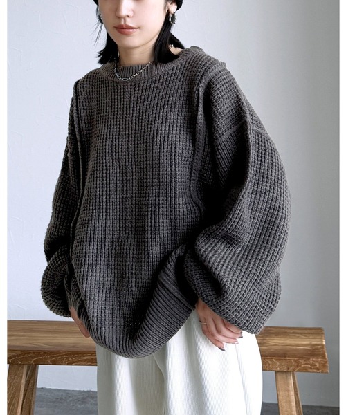 reca（レカ）の「ボリューム袖ワッフルニット（ニット/セーター・レディース・ライム/オートミール/チャコールグレー/レッド・M）」の2枚目の写真