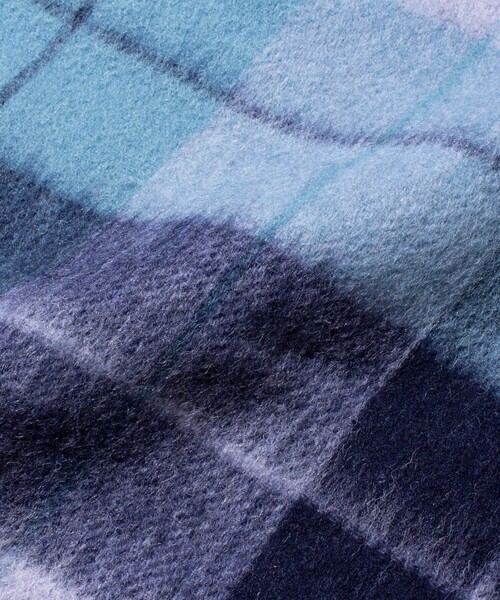 GLOSTER（グロスター）の「【GLOSTER/グロスター】カシミヤブレンドウールマフラー リバーシブル (無地/チェック)（マフラー・メンズ・ブルー系その他2/ブルー系その他3/ブラック系その他2/ブルー/ブラック系その他/グリーン/レッド/ブルー系その他/ネイビー/ベージュ・FREE）」の14枚目の写真