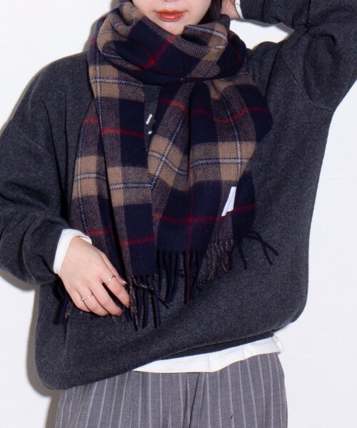 GLOSTER（グロスター）の「【GLOSTER/グロスター】カシミヤブレンドウールマフラー リバーシブル (無地/チェック)（マフラー・メンズ・ブルー系その他2/ブルー系その他3/ブラック系その他2/ブルー/ブラック系その他/グリーン/レッド/ブルー系その他/ネイビー/ベージュ・FREE）」の22枚目の写真