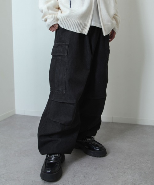 NILWAY（ニルウェイ）の「スラブ デニム ワイド グランジ カーゴパンツ（カーゴパンツ・メンズ・ブルー/ブラック/ブラック系・MEDIUM/SMALL/X-LARGE/LARGE）」の2枚目の写真
