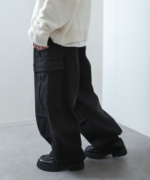 NILWAY（ニルウェイ）の「スラブ デニム ワイド グランジ カーゴパンツ（カーゴパンツ・メンズ・ブルー/ブラック/ブラック系・MEDIUM/SMALL/X-LARGE/LARGE）」の5枚目の写真