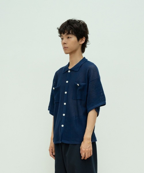 skoool(スクール)の「メッシュニット半袖シャツ/透かし編みデザイン × レイヤード仕様(シャツ/ブラウス・メンズ・ネイビー/アイボリー/レッド・LARGE/MEDIUM/SMALL)」の15枚目の写真