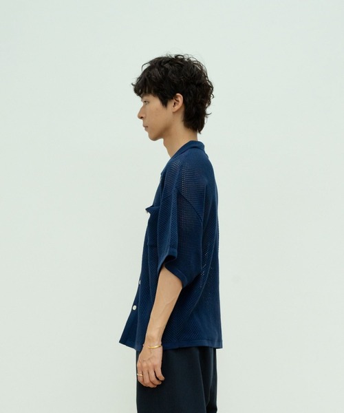 skoool(スクール)の「メッシュニット半袖シャツ/透かし編みデザイン × レイヤード仕様(シャツ/ブラウス・メンズ・ネイビー/アイボリー/レッド・LARGE/MEDIUM/SMALL)」の16枚目の写真