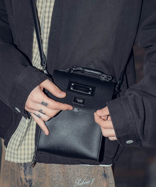 Subciety(サブサエティ)の「Faux leather mini shoulder bag(ショルダーバッグ・メンズ・ブラック・FREE)」の2枚目の写真