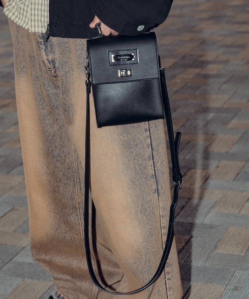 Subciety(サブサエティ)の「Faux leather mini shoulder bag(ショルダーバッグ・メンズ・ブラック・FREE)」の5枚目の写真