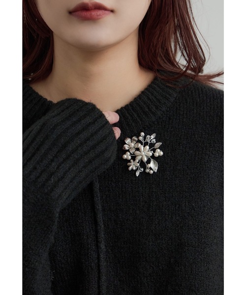 niana（ニアナ）の「メタルフラワーブローチ コサージュ フォーマル セレモニー 結婚式 二次会 謝恩会 入学式 卒業式 パーティー オケージョン（ブローチ/コサージュ・レディース・シルバー/ゴールド・FREE）」の11枚目の写真