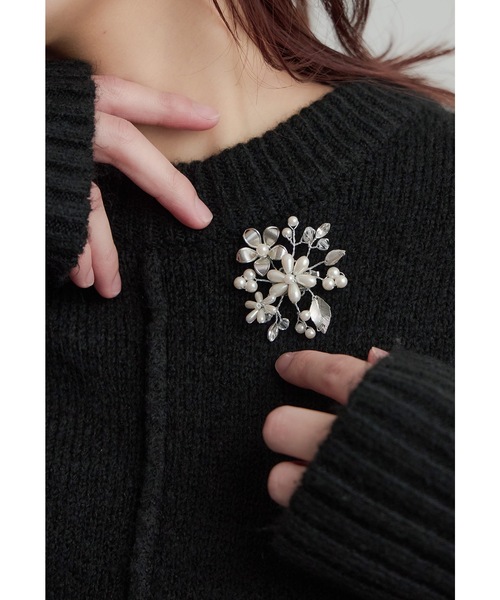 niana（ニアナ）の「メタルフラワーブローチ コサージュ フォーマル セレモニー 結婚式 二次会 謝恩会 入学式 卒業式 パーティー オケージョン（ブローチ/コサージュ・レディース・シルバー/ゴールド・FREE）」の10枚目の写真