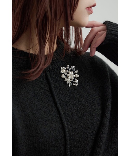 niana（ニアナ）の「メタルフラワーブローチ コサージュ フォーマル セレモニー 結婚式 二次会 謝恩会 入学式 卒業式 パーティー オケージョン（ブローチ/コサージュ・レディース・シルバー/ゴールド・FREE）」の9枚目の写真