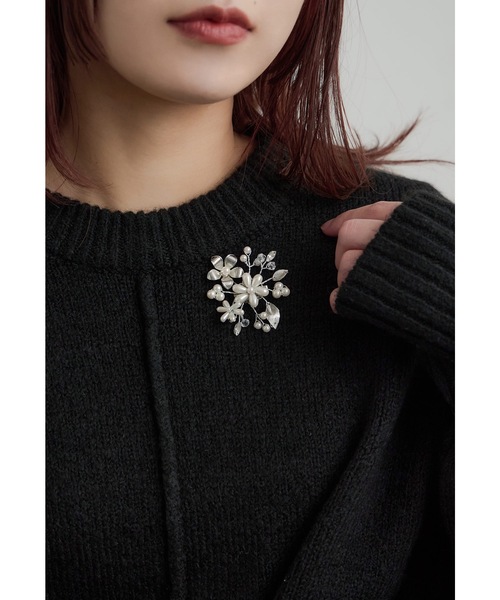 niana（ニアナ）の「メタルフラワーブローチ コサージュ フォーマル セレモニー 結婚式 二次会 謝恩会 入学式 卒業式 パーティー オケージョン（ブローチ/コサージュ・レディース・シルバー/ゴールド・FREE）」の8枚目の写真