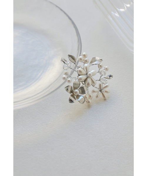 niana（ニアナ）の「メタルフラワーブローチ コサージュ フォーマル セレモニー 結婚式 二次会 謝恩会 入学式 卒業式 パーティー オケージョン（ブローチ/コサージュ・レディース・シルバー/ゴールド・FREE）」の7枚目の写真