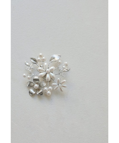 niana（ニアナ）の「メタルフラワーブローチ コサージュ フォーマル セレモニー 結婚式 二次会 謝恩会 入学式 卒業式 パーティー オケージョン（ブローチ/コサージュ・レディース・シルバー/ゴールド・FREE）」の6枚目の写真