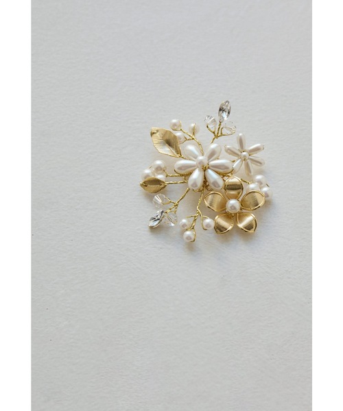 niana（ニアナ）の「メタルフラワーブローチ コサージュ フォーマル セレモニー 結婚式 二次会 謝恩会 入学式 卒業式 パーティー オケージョン（ブローチ/コサージュ・レディース・シルバー/ゴールド・FREE）」の5枚目の写真