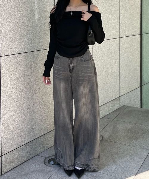 ALLuRing ChaRm（アリュリングチャーム）の「Side Ruched Off Shoulder Tops / サイドシャーリングオフショルダートップス（シャツ/ブラウス・レディース・ブラック/ホワイト・FREE）」の14枚目の写真