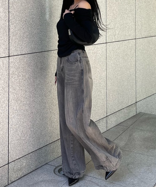 ALLuRing ChaRm（アリュリングチャーム）の「Side Ruched Off Shoulder Tops / サイドシャーリングオフショルダートップス（シャツ/ブラウス・レディース・ブラック/ホワイト・FREE）」の15枚目の写真